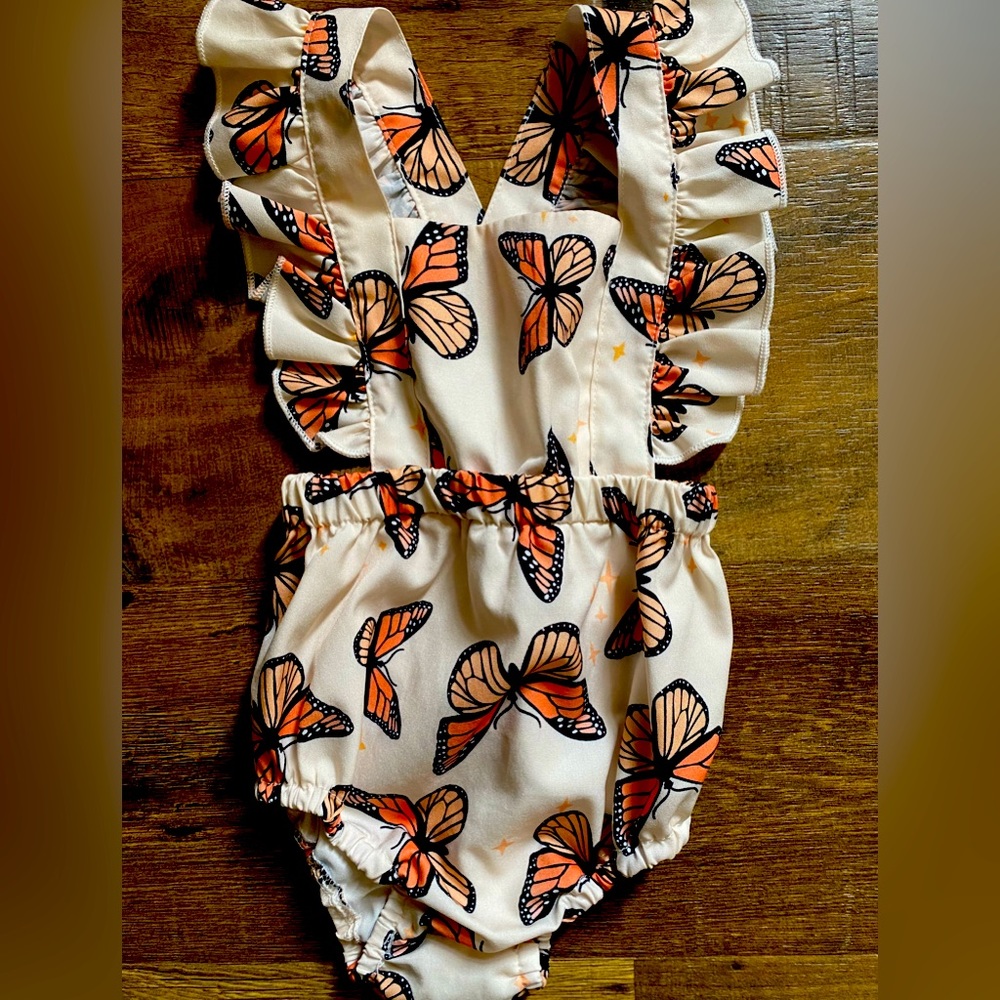 🦋 Butterfly romper 🦋